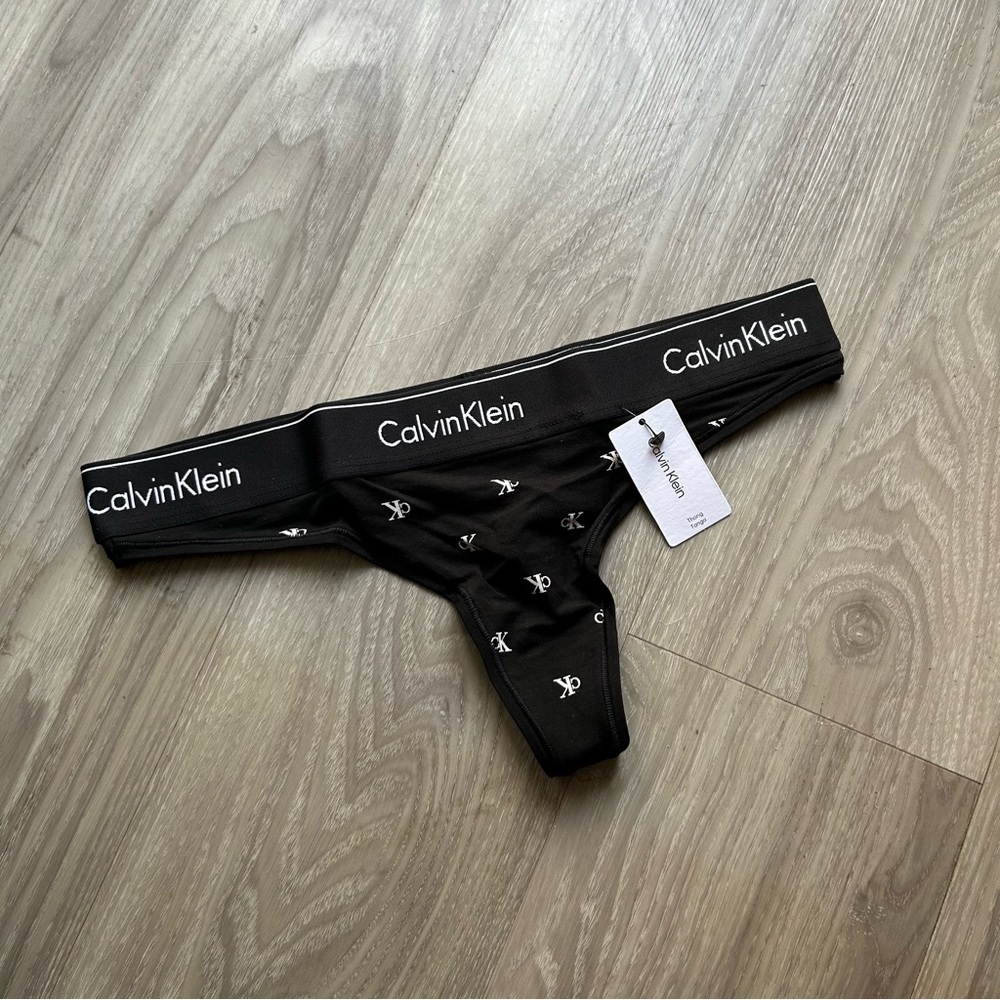 Calvin Klein | Modern Cotton Thong in Black (Medium) - Picture 2 of 9